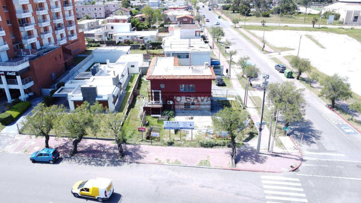 Venta de terreno sobre la Rambla de Piriápolis   Frente al Hotel Argentino - GoPunta - Portal Inmobiliario de Punta del Este - Maldonado