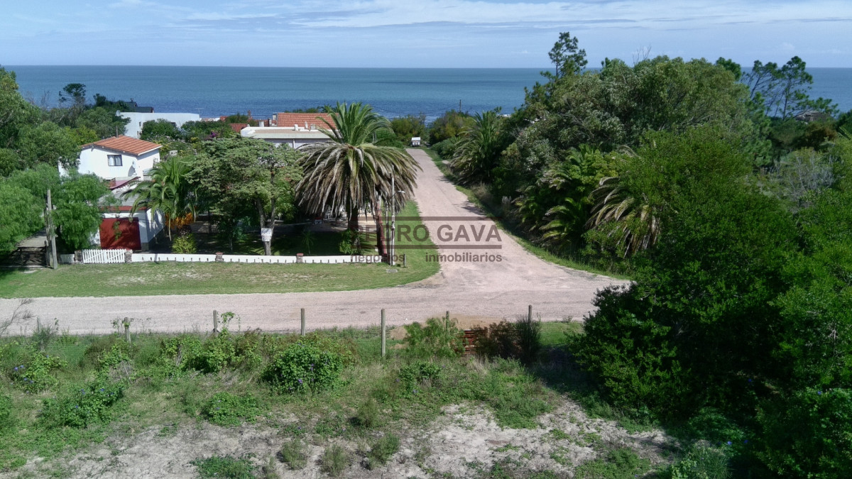 Terreno ID.360 - Terreno en venta en Balneario Las Flores, a metros del mar, 1.753 m² con excelente altura