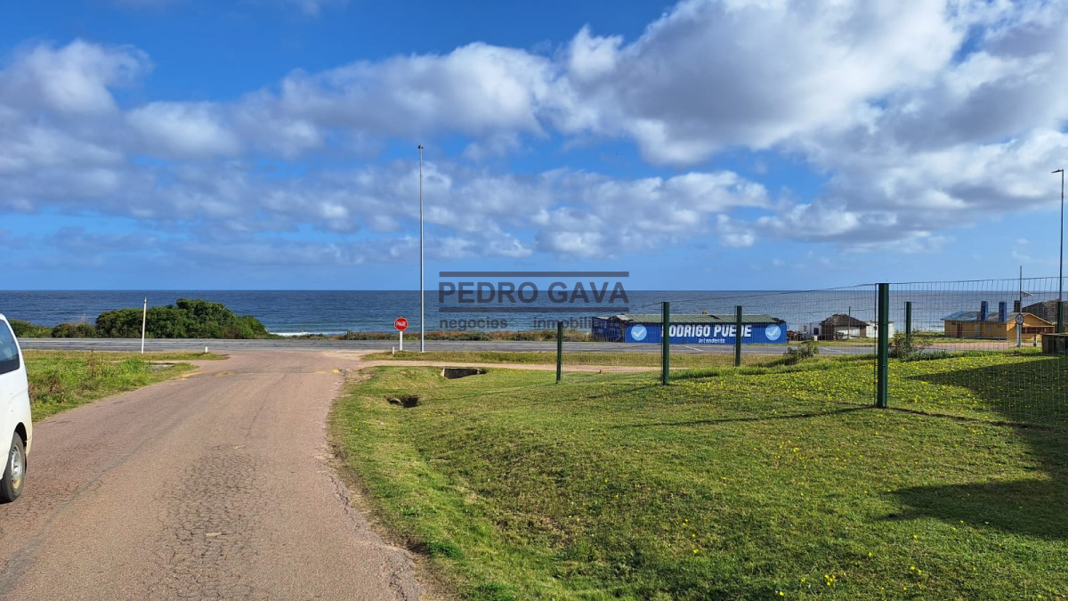 Terreno ID.310 - Terreno a la venta  sobre calle 9 a metros del  mar - Playa Hermosa, Piriapolis