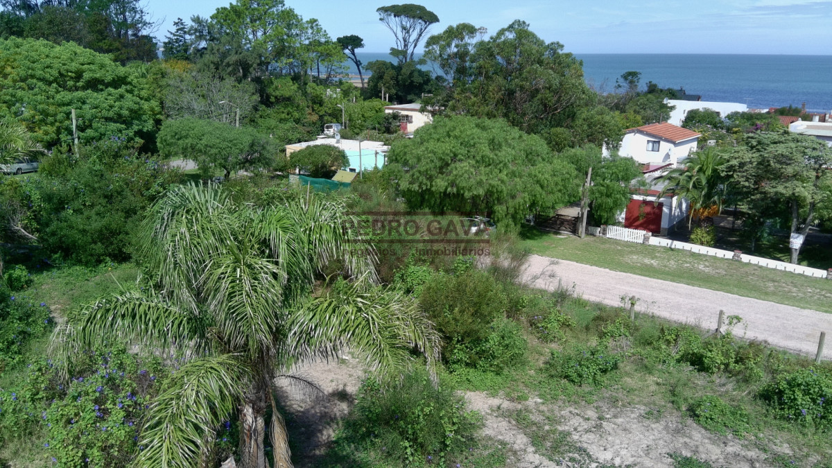 Terreno ID.360 - Terreno en venta en Balneario Las Flores, a metros del mar, 1.753 m² con excelente altura