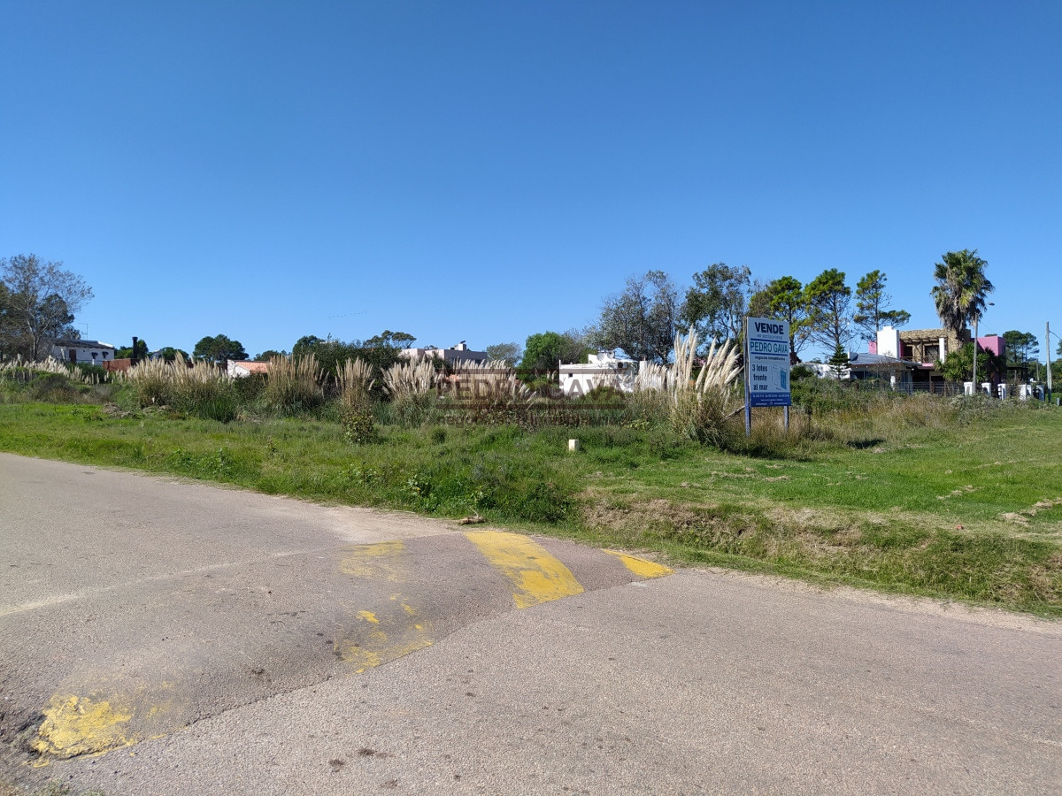 Terreno ID.130 - Excelente esquina en venta frente al mar en Balneario Playa Hermosa, Piriapolis