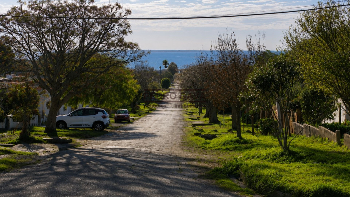 Terreno ID.373 - Terreno en venta en Piriápolis | Cerro de la Gloria, 32 m de frente y vista al mar