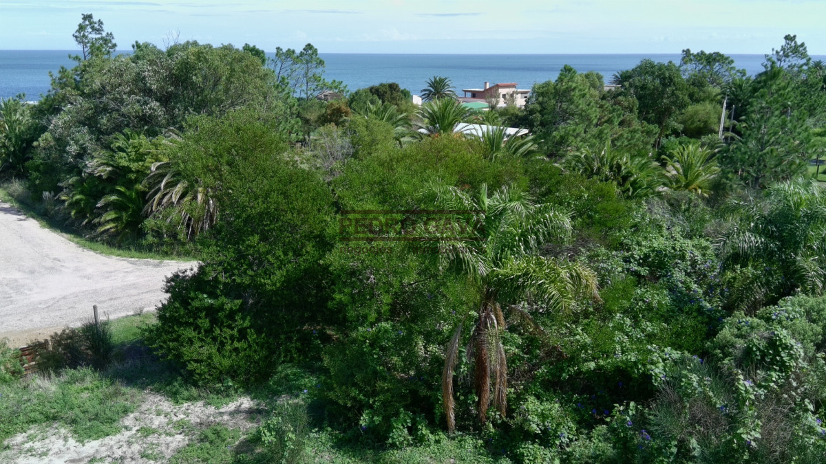 Terreno ID.360 - Terreno en venta en Balneario Las Flores, a metros del mar, 1.753 m² con excelente altura
