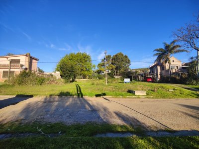 Terreno ID.373 - Terreno en venta en Piriápolis | Cerro de la Gloria, 32 m de frente y vista al mar
