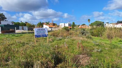Terreno ID.310 - Terreno a la venta  sobre calle 9 a metros del  mar - Playa Hermosa, Piriapolis