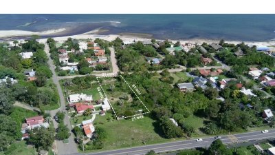 Terreno ID.360 - Terreno en venta en Balneario Las Flores, a metros del mar, 1.753 m² con excelente altura
