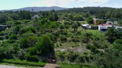 Terreno ID.360 - Terreno en venta en Balneario Las Flores, a metros del mar, 1.753 m² con excelente altura