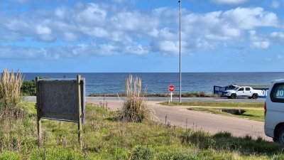 Terreno a la venta  sobre calle 9 a metros del  mar - Playa Hermosa, Piriapolis