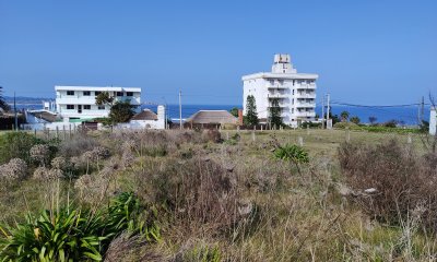 ¡Oportunidad en Punta Fría, Piriapolis ! Terreno en venta con vista al mar a pasos de la playa.