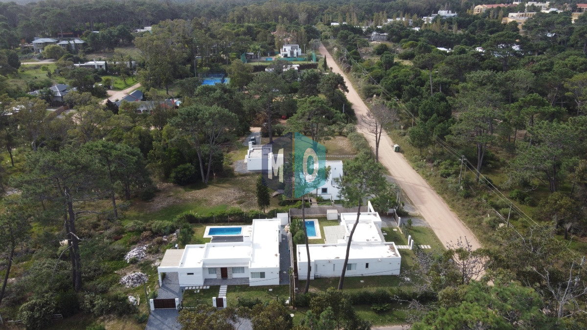 Casa ID.1042 - Casa a estrenar en La Barra, 3 dormitorios, piscina