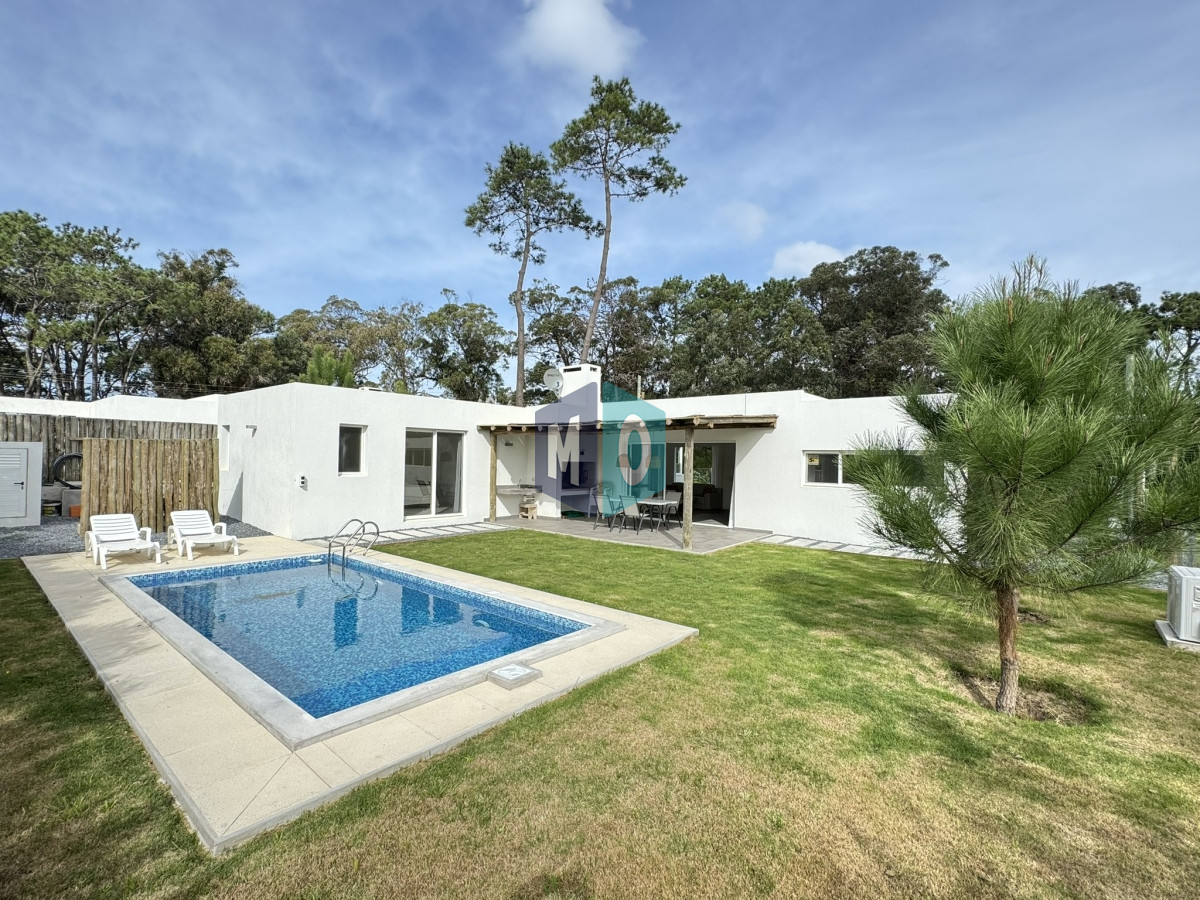 Casa ID.1042 - Casa a estrenar en La Barra, 3 dormitorios, piscina