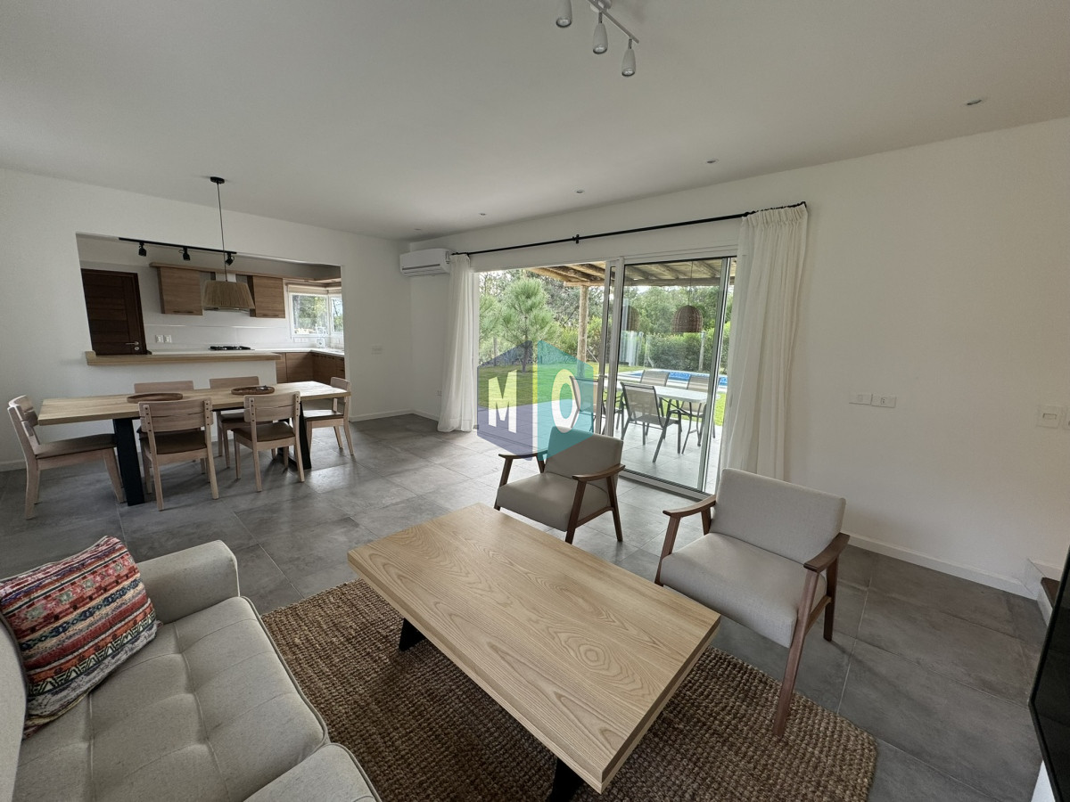 Casa ID.1042 - Casa a estrenar en La Barra, 3 dormitorios, piscina