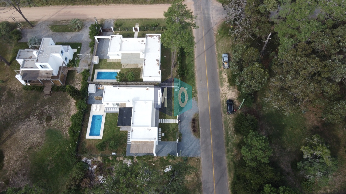 Casa ID.1042 - Casa a estrenar en La Barra, 3 dormitorios, piscina