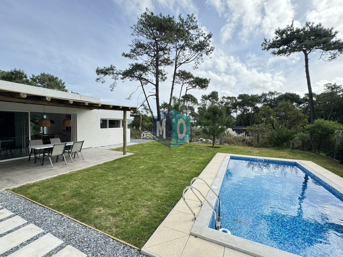 Casa ID.1042 - Casa a estrenar en La Barra, 3 dormitorios, piscina