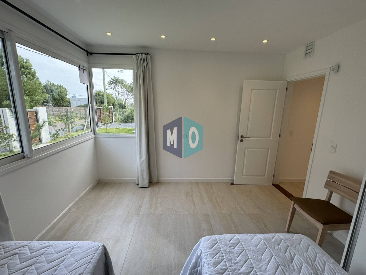 Casa ID.1042 - Casa a estrenar en La Barra, 3 dormitorios, piscina