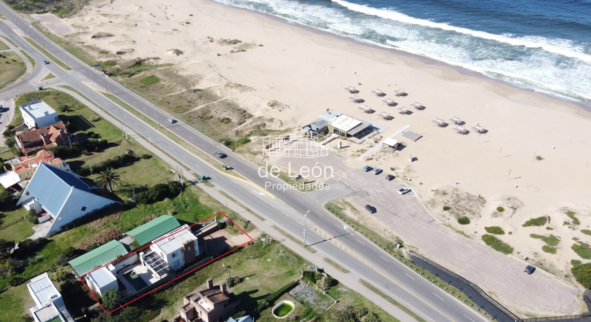 Casa ID.15125 - EN VENTA COMODA CASA EN MONTOYA FRENTE AL MAR 5 DORMITORIOS