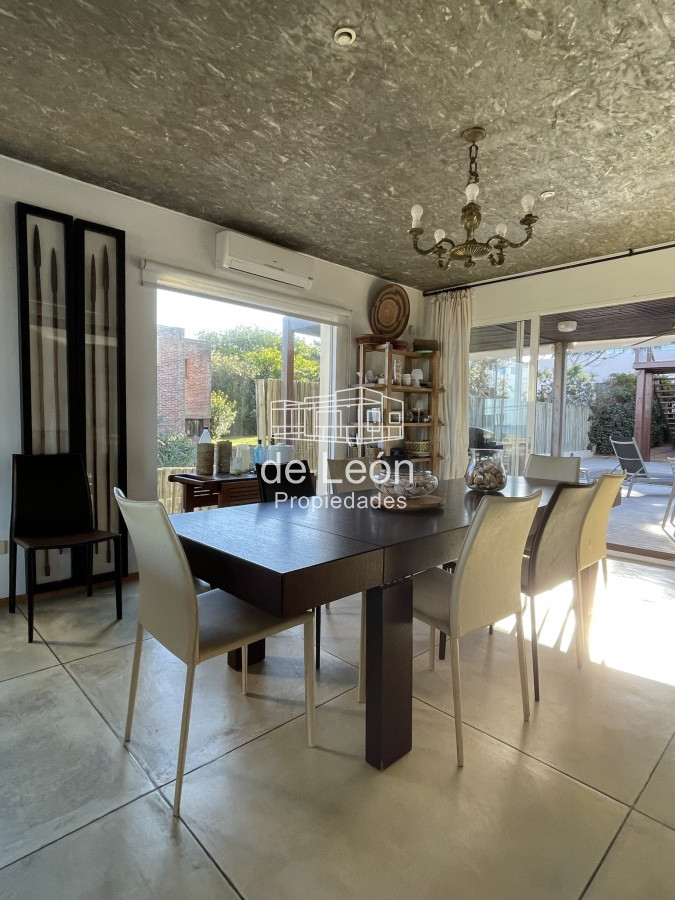 Casa ID.15125 - EN VENTA COMODA CASA EN MONTOYA FRENTE AL MAR 5 DORMITORIOS