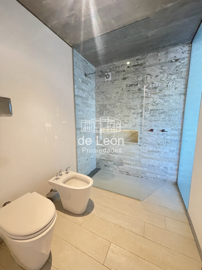 Casa ID.15201 - CASA EN VENTA EN LA BARRA A POCOS METROS DE LA PLAYA 5 DORMITORIOS