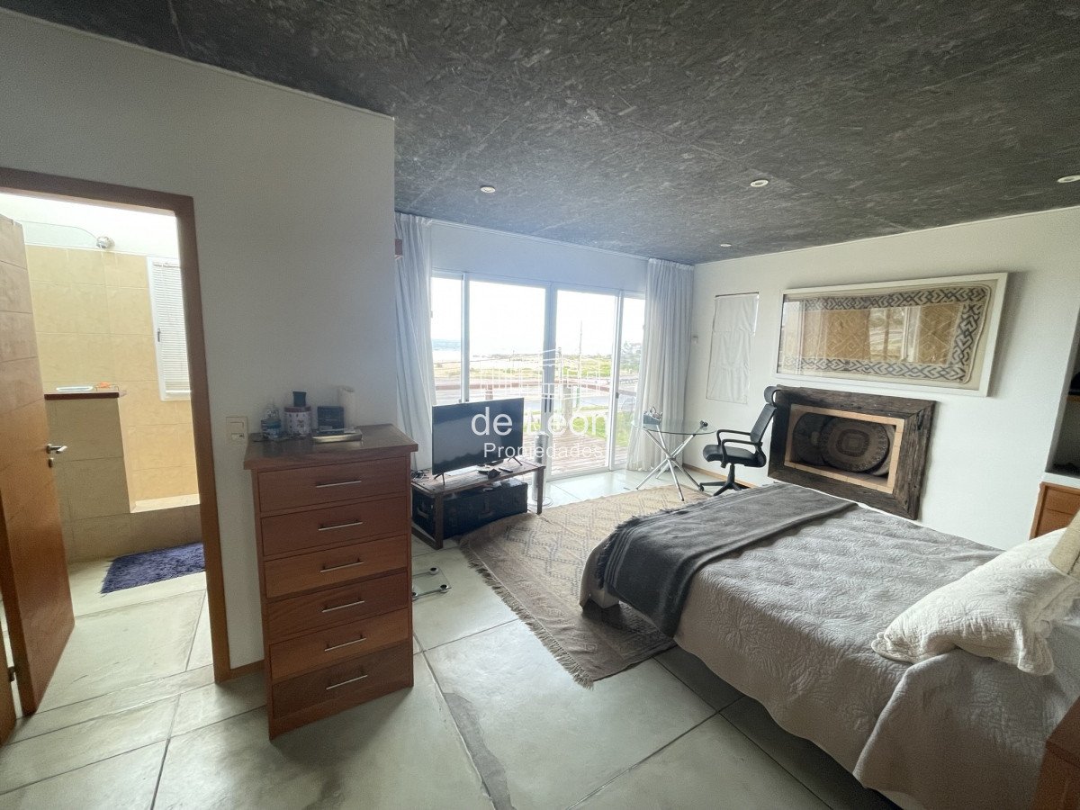 Casa ID.15125 - EN VENTA COMODA CASA EN MONTOYA FRENTE AL MAR 5 DORMITORIOS