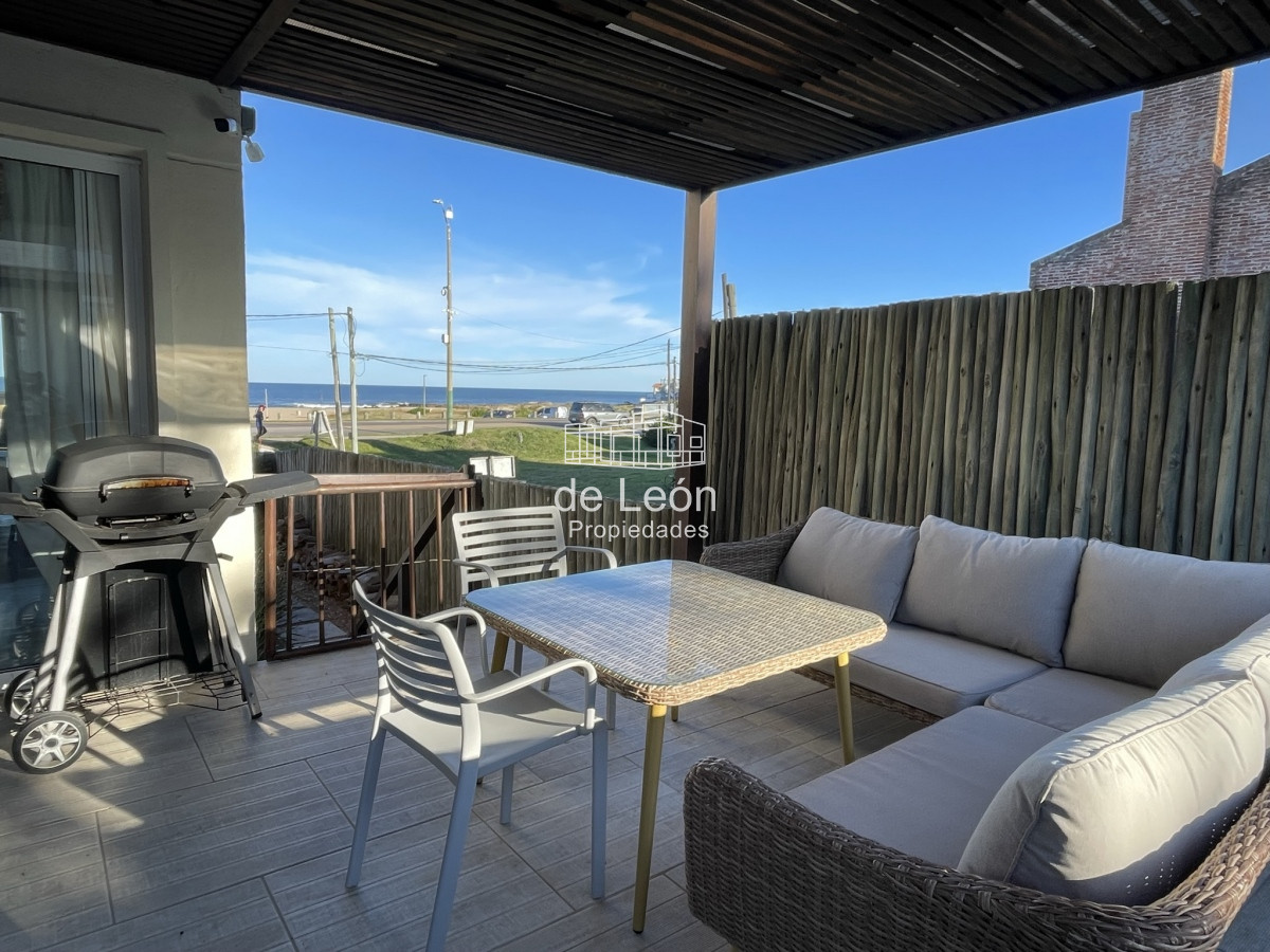 Casa ID.15125 - EN VENTA COMODA CASA EN MONTOYA FRENTE AL MAR 5 DORMITORIOS