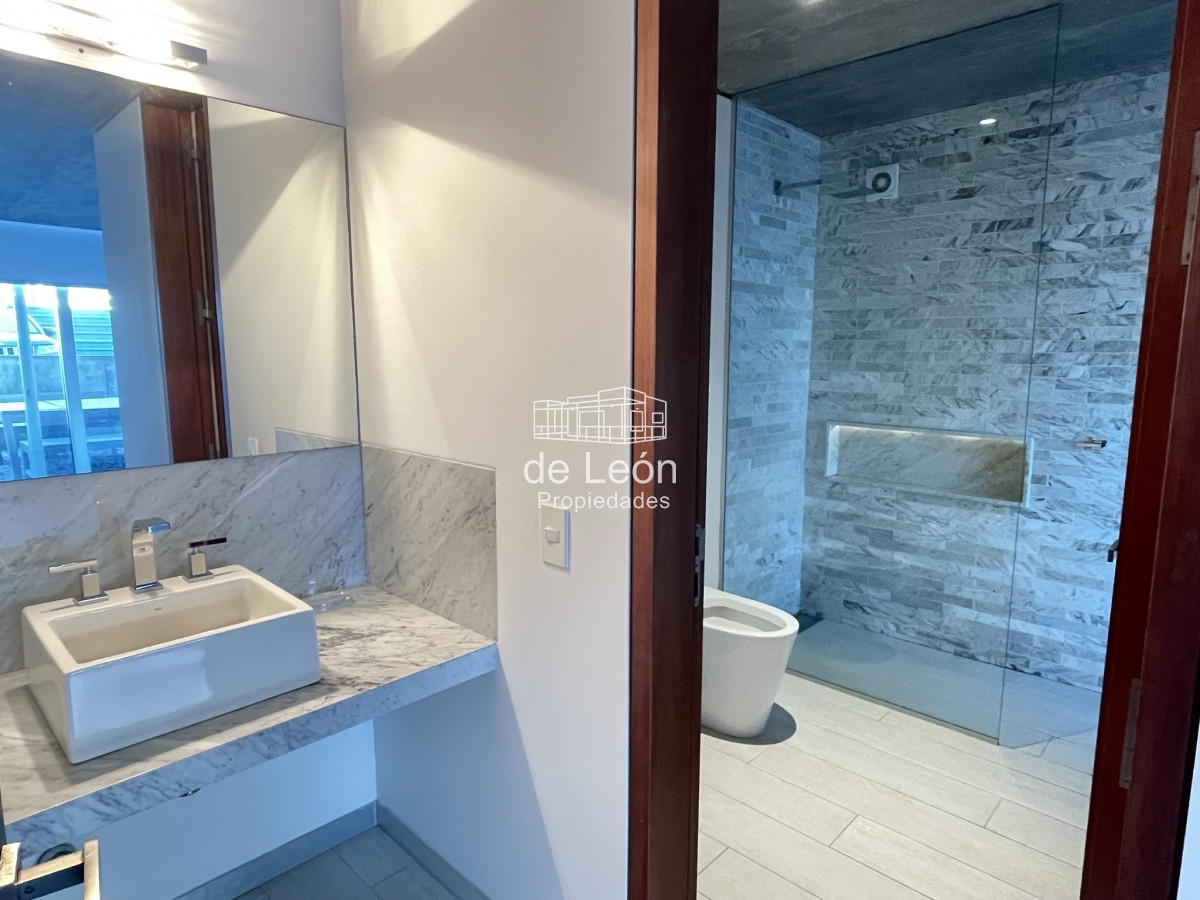 Casa ID.15201 - CASA EN VENTA EN LA BARRA A POCOS METROS DE LA PLAYA 5 DORMITORIOS