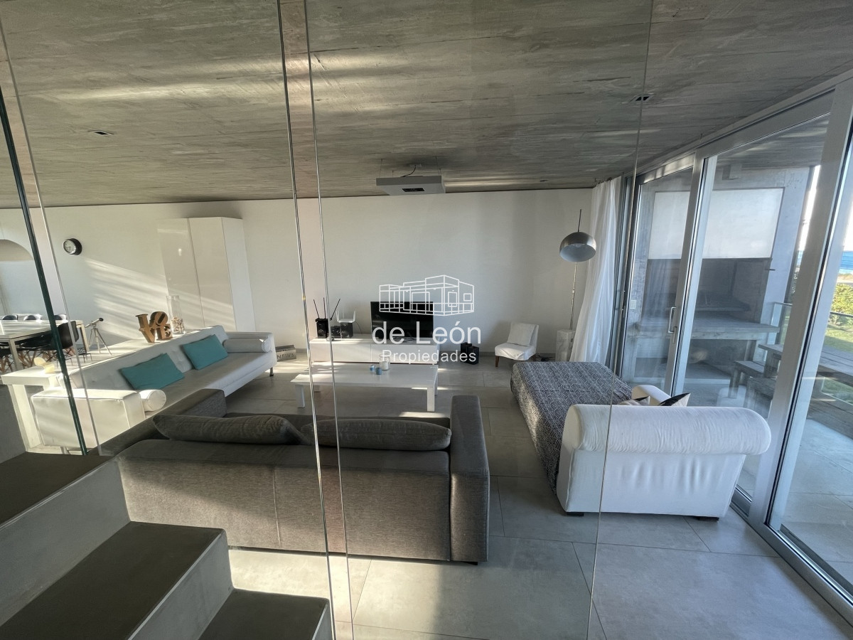 Casa ID.15201 - CASA EN VENTA EN LA BARRA A POCOS METROS DE LA PLAYA 5 DORMITORIOS