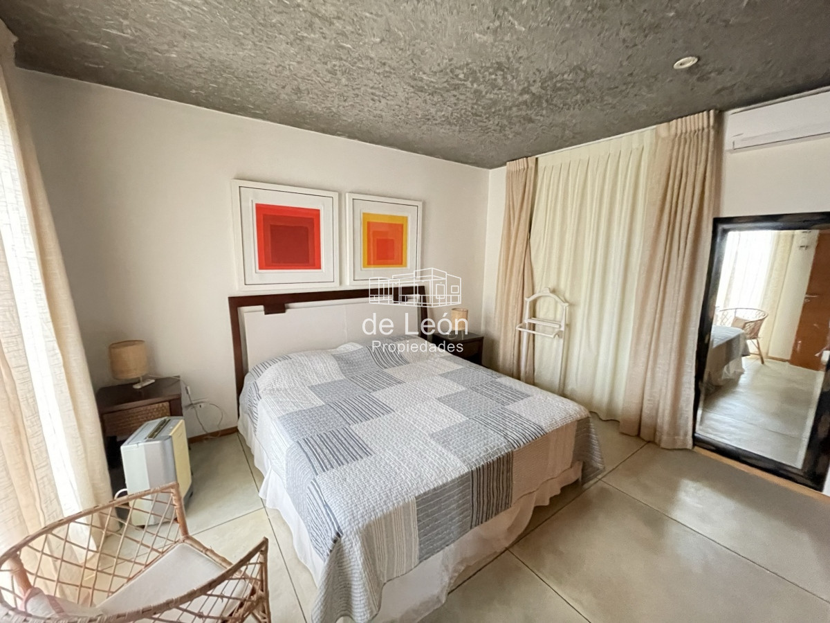 Casa ID.15125 - EN VENTA COMODA CASA EN MONTOYA FRENTE AL MAR 5 DORMITORIOS