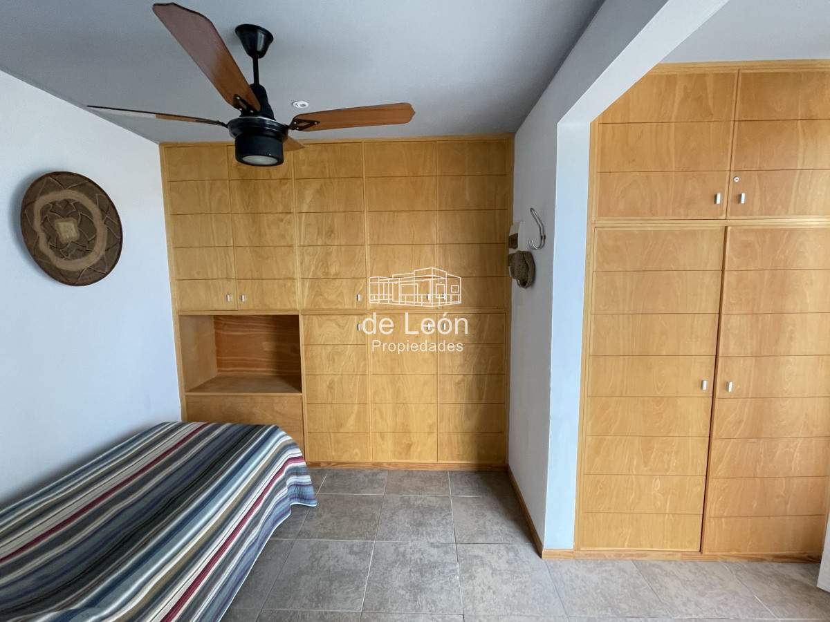 Casa ID.15125 - EN VENTA COMODA CASA EN MONTOYA FRENTE AL MAR 5 DORMITORIOS