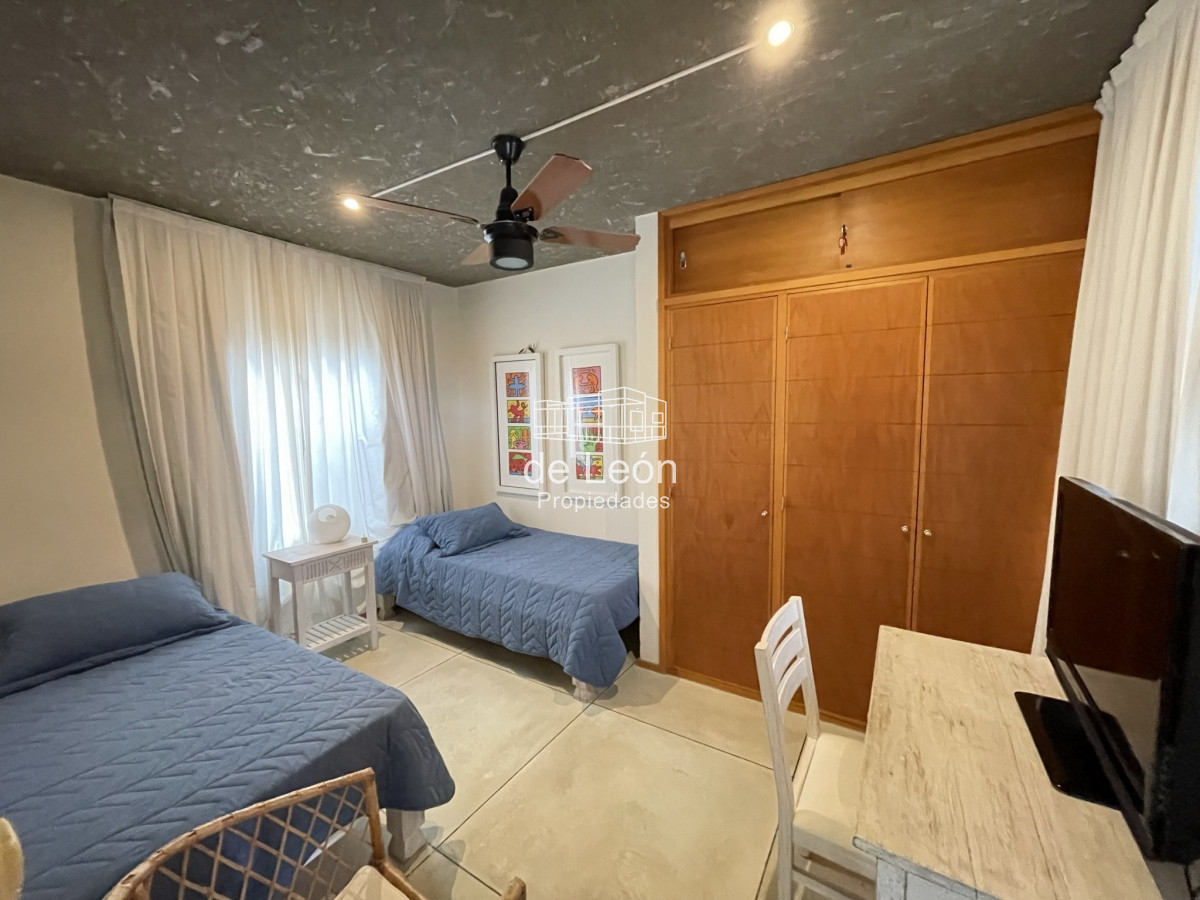 Casa ID.15125 - EN VENTA COMODA CASA EN MONTOYA FRENTE AL MAR 5 DORMITORIOS