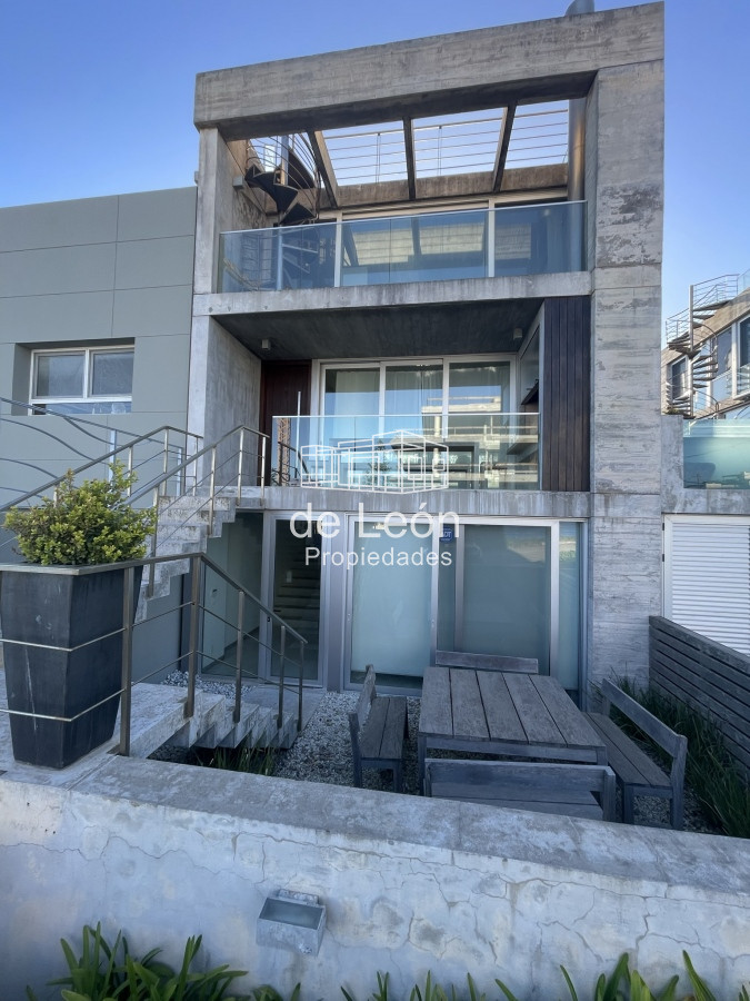 Casa ID.15201 - CASA EN VENTA EN LA BARRA A POCOS METROS DE LA PLAYA 5 DORMITORIOS