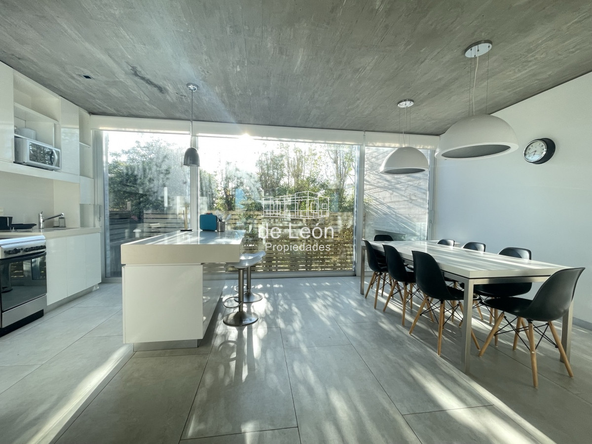 Casa ID.15201 - CASA EN VENTA EN LA BARRA A POCOS METROS DE LA PLAYA 5 DORMITORIOS