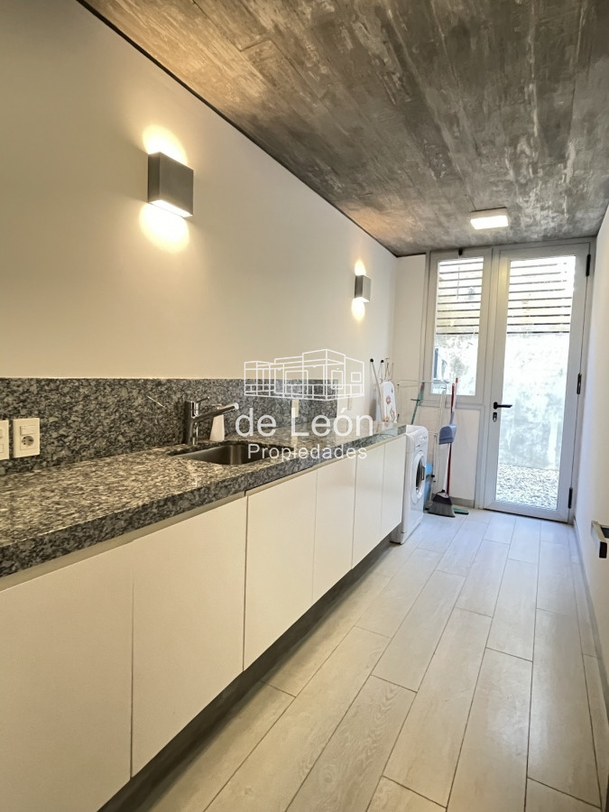 Casa ID.15201 - CASA EN VENTA EN LA BARRA A POCOS METROS DE LA PLAYA 5 DORMITORIOS