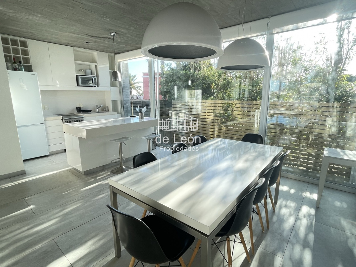 Casa ID.15201 - CASA EN VENTA EN LA BARRA A POCOS METROS DE LA PLAYA 5 DORMITORIOS