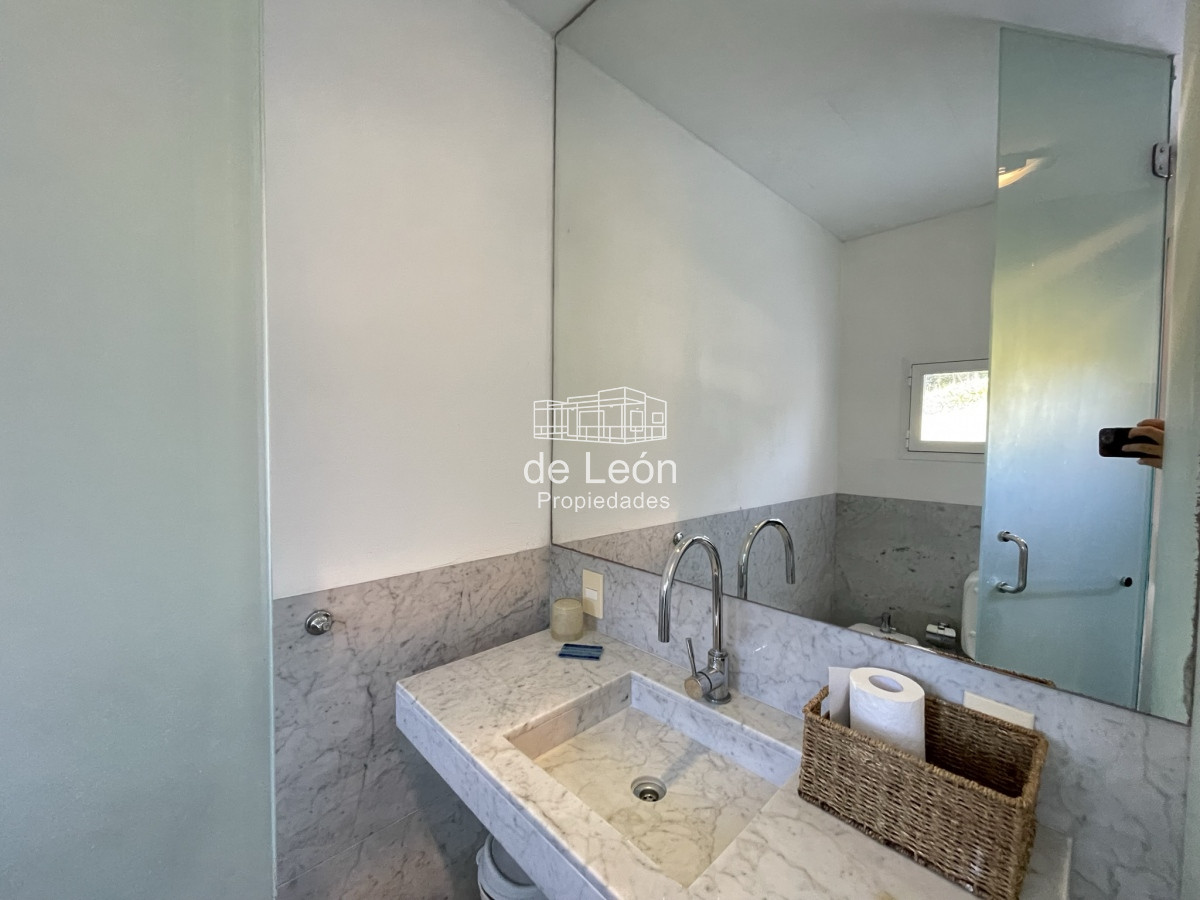 Casa ID.15287 - Proa, espectacular propiedad de 5 dormitorios a pasos del mar. 