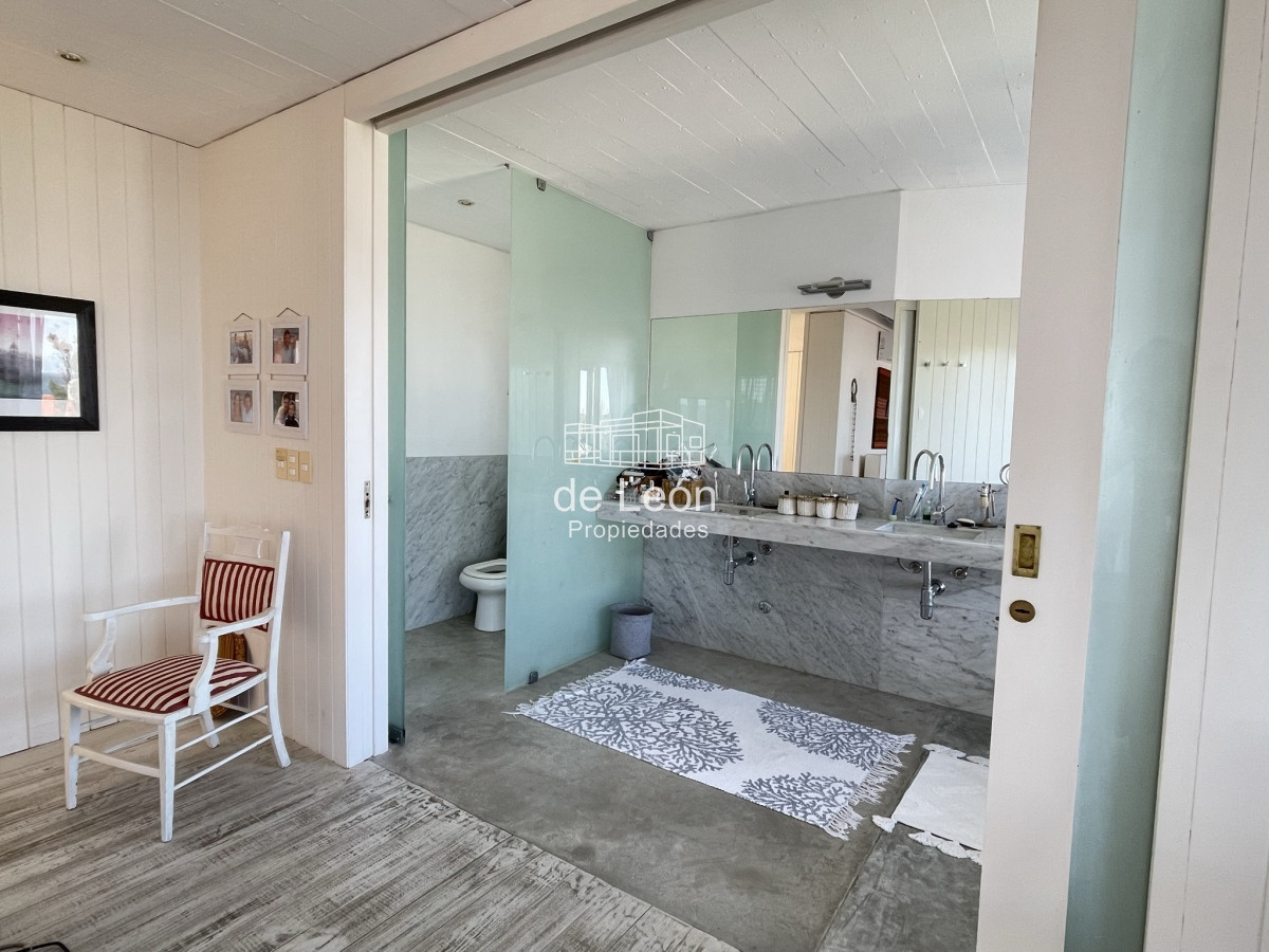 Casa ID.15287 - Proa, espectacular propiedad de 5 dormitorios a pasos del mar. 