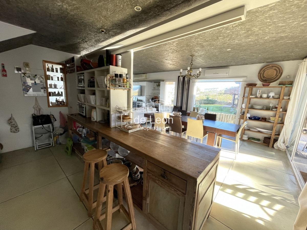 Casa ID.15125 - EN VENTA COMODA CASA EN MONTOYA FRENTE AL MAR 5 DORMITORIOS