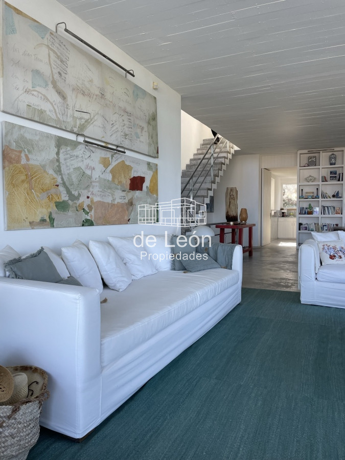 Casa ID.15287 - Proa, espectacular propiedad de 5 dormitorios a pasos del mar. 