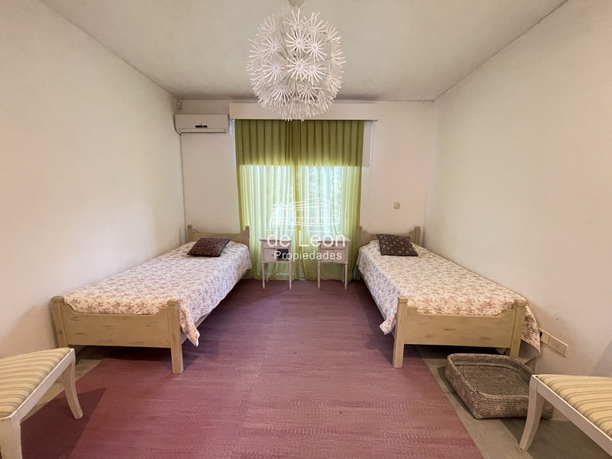 Casa ID.15287 - Proa, espectacular propiedad de 5 dormitorios a pasos del mar. 