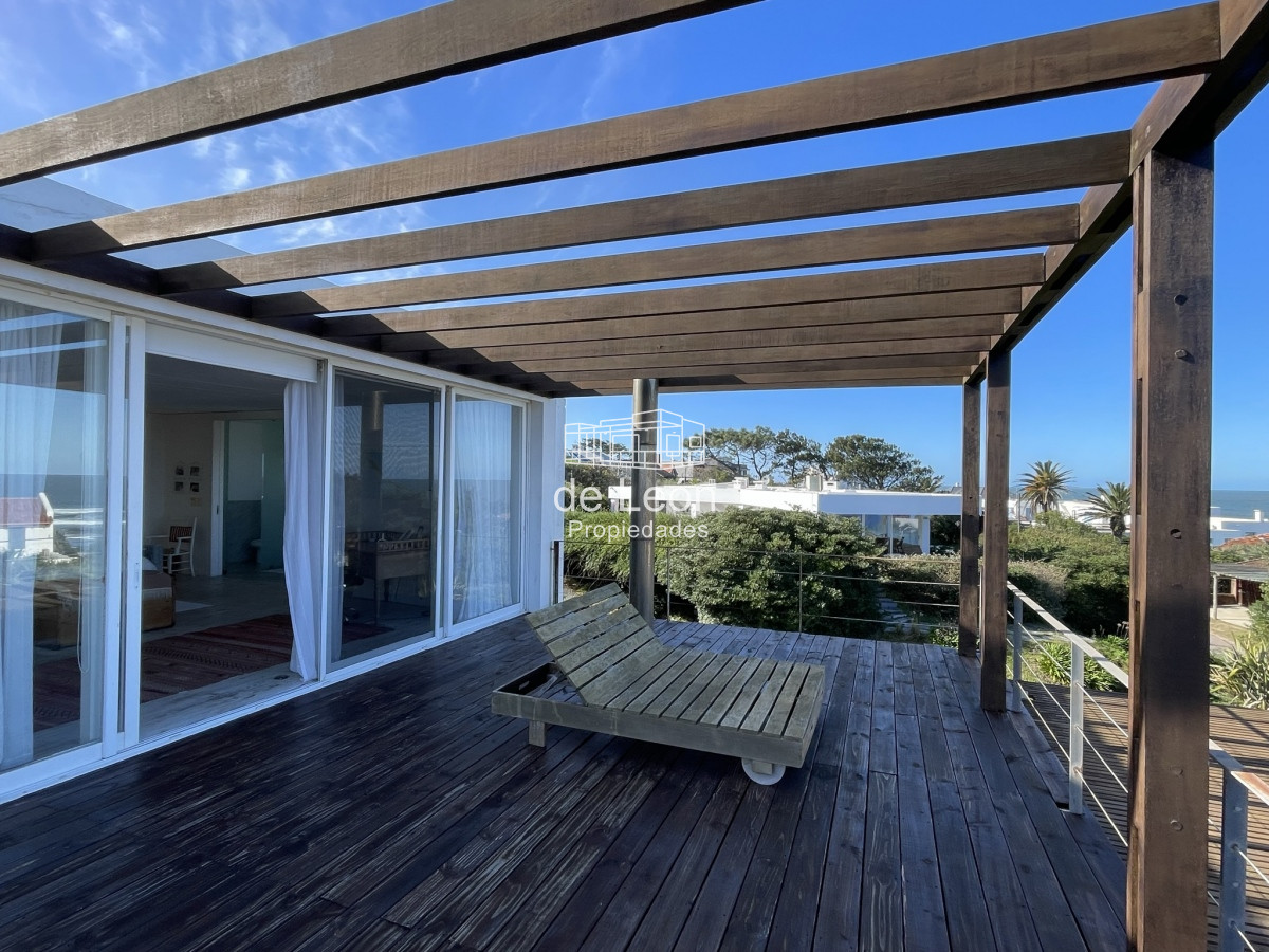 Casa ID.15287 - Proa, espectacular propiedad de 5 dormitorios a pasos del mar. 