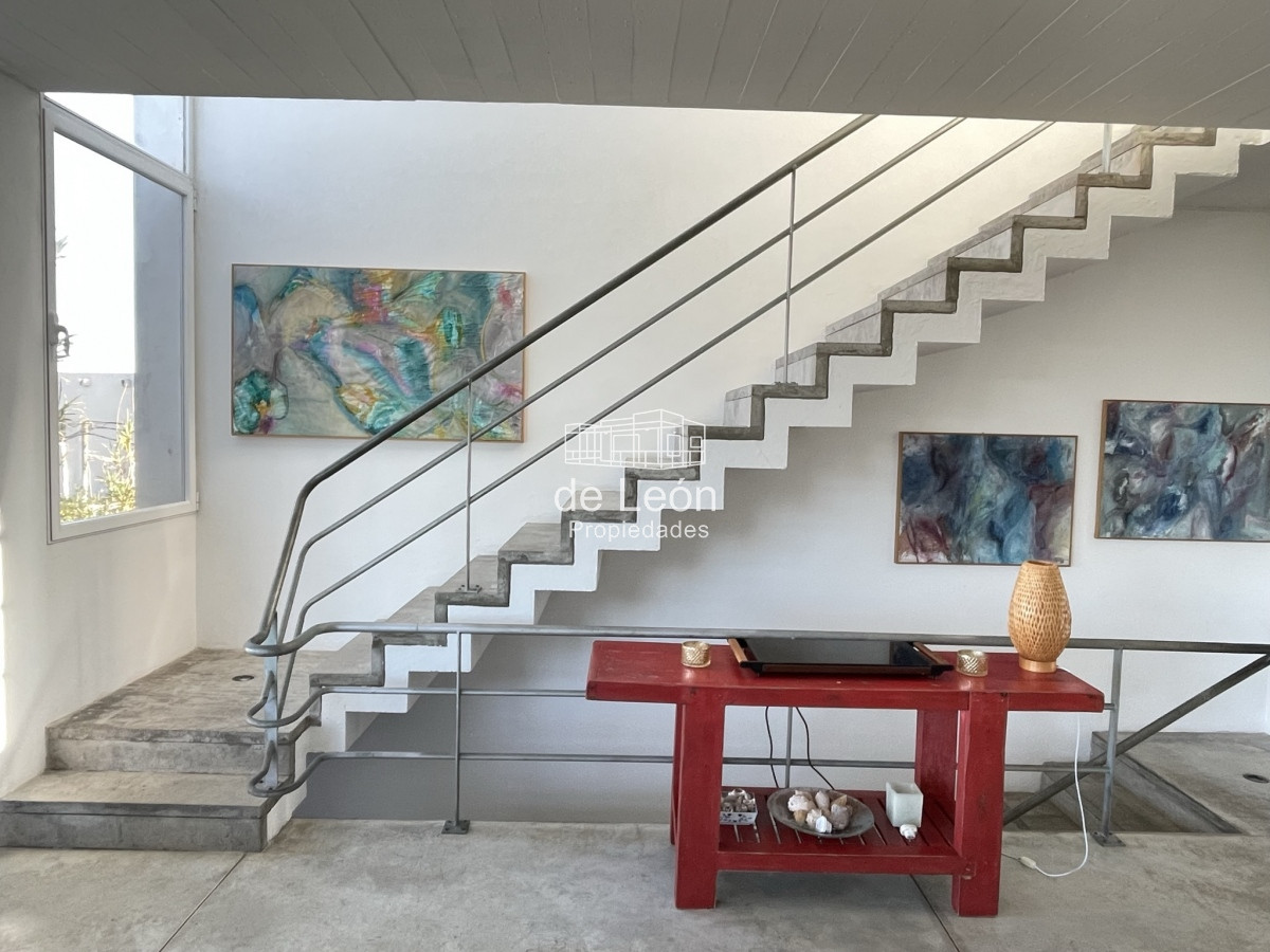 Casa ID.15287 - Proa, espectacular propiedad de 5 dormitorios a pasos del mar. 