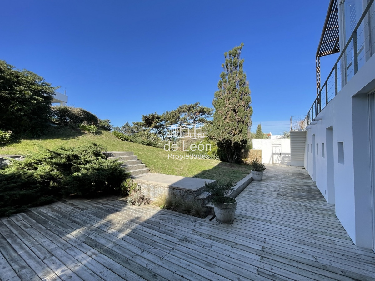 Casa ID.15287 - Proa, espectacular propiedad de 5 dormitorios a pasos del mar. 