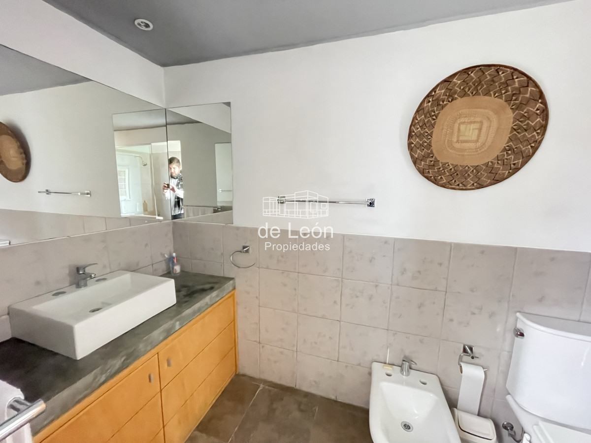 Casa ID.15125 - EN VENTA COMODA CASA EN MONTOYA FRENTE AL MAR 5 DORMITORIOS