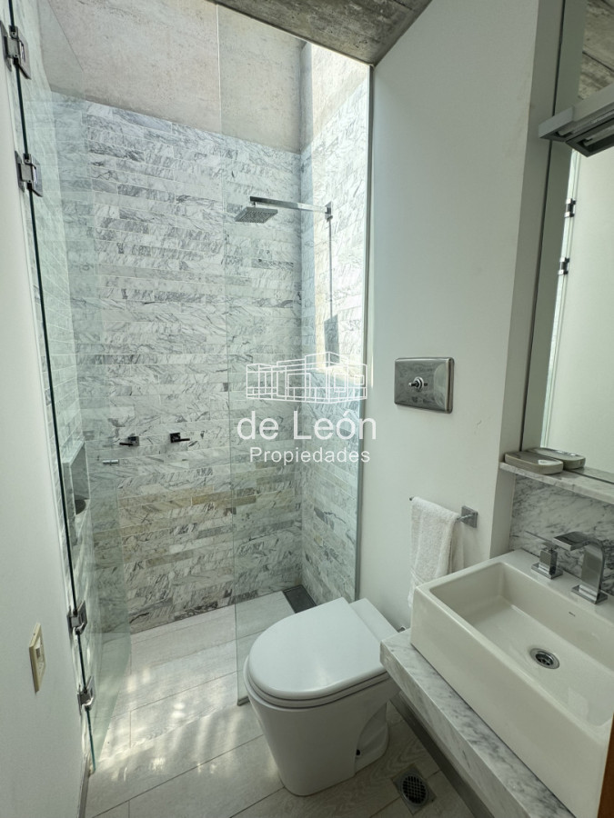 Casa ID.15201 - CASA EN VENTA EN LA BARRA A POCOS METROS DE LA PLAYA 5 DORMITORIOS