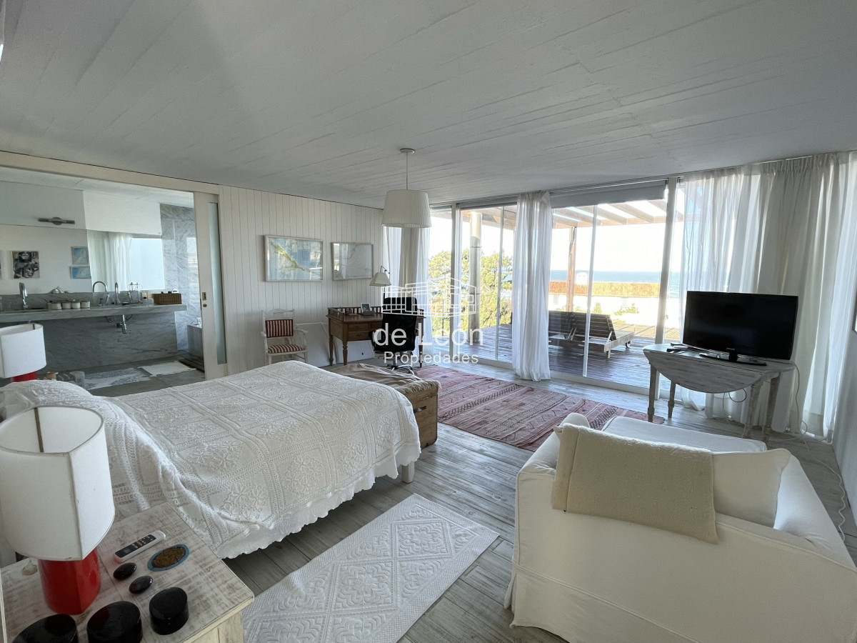 Casa ID.15287 - Proa, espectacular propiedad de 5 dormitorios a pasos del mar. 