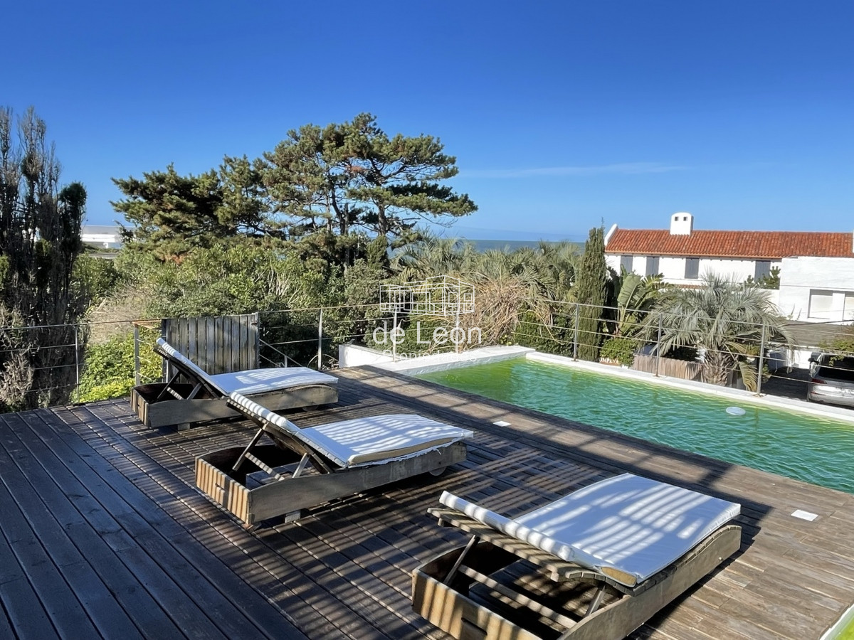 Casa ID.15287 - Proa, espectacular propiedad de 5 dormitorios a pasos del mar. 