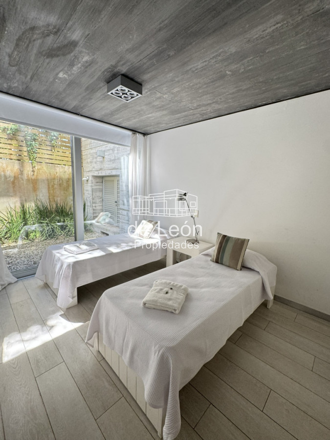 Casa ID.15201 - CASA EN VENTA EN LA BARRA A POCOS METROS DE LA PLAYA 5 DORMITORIOS