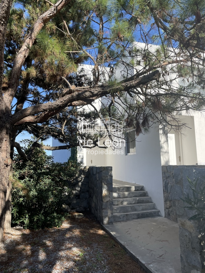 Casa ID.15287 - Proa, espectacular propiedad de 5 dormitorios a pasos del mar. 