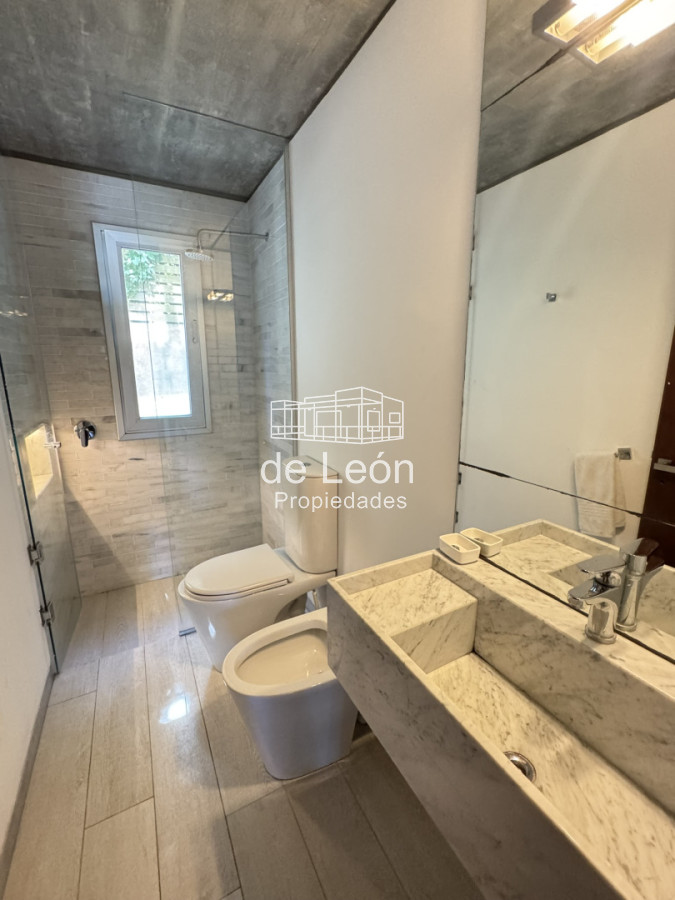 Casa ID.15201 - CASA EN VENTA EN LA BARRA A POCOS METROS DE LA PLAYA 5 DORMITORIOS