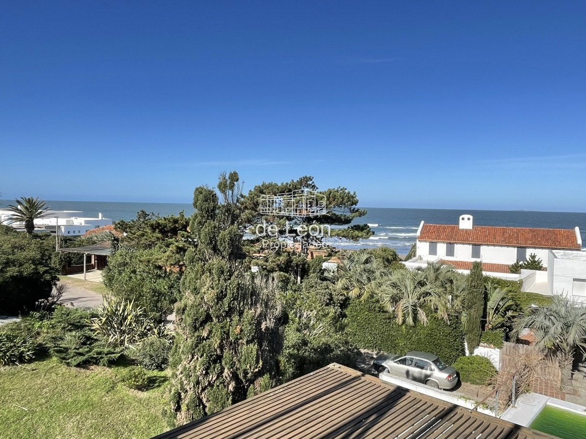 Casa ID.15287 - Proa, espectacular propiedad de 5 dormitorios a pasos del mar. 