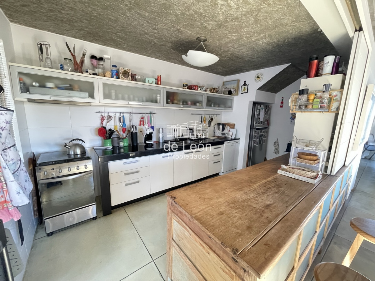 Casa ID.15125 - EN VENTA COMODA CASA EN MONTOYA FRENTE AL MAR 5 DORMITORIOS